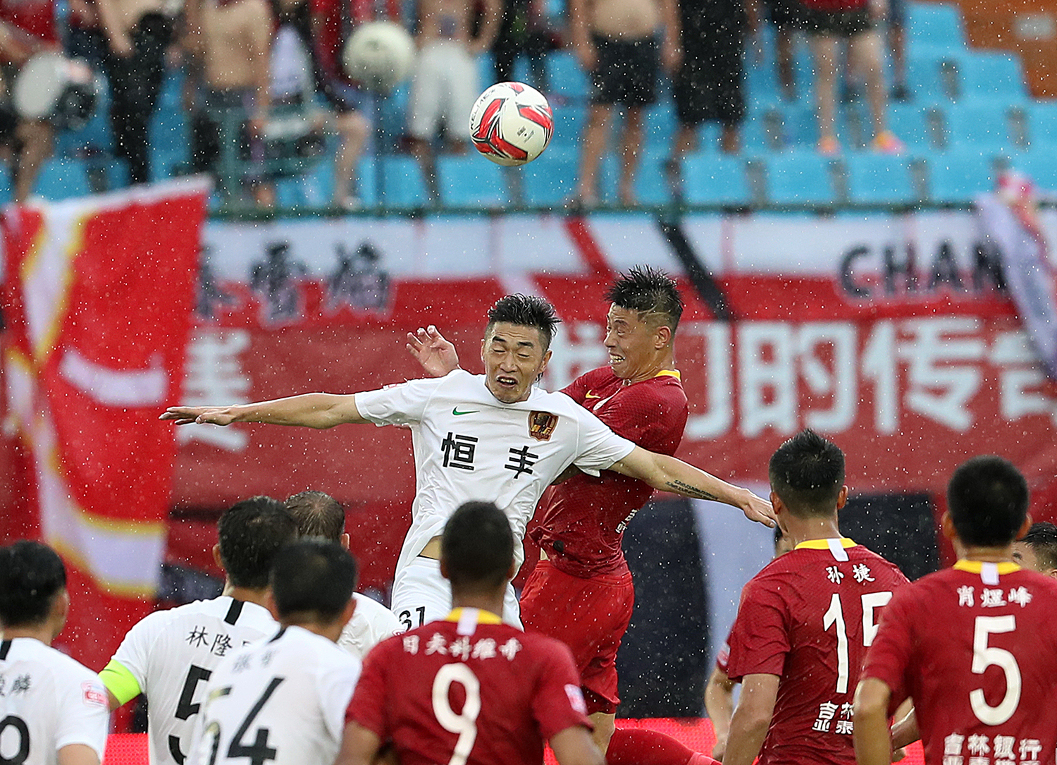 包含贵州恒丰不敌广州富力—主场失利迎来三连败的词条